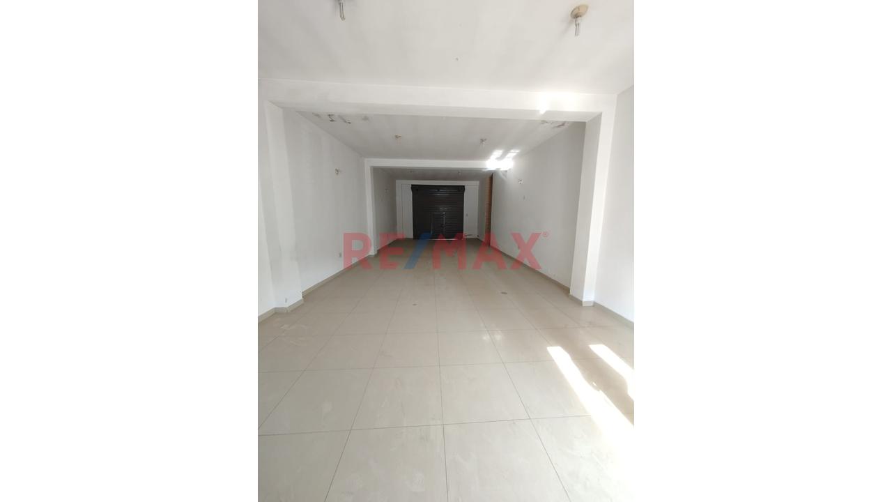 Oportunidad ‼️ Casa Con Local Comercial En Avenida Salaverry - Socabaya - 2