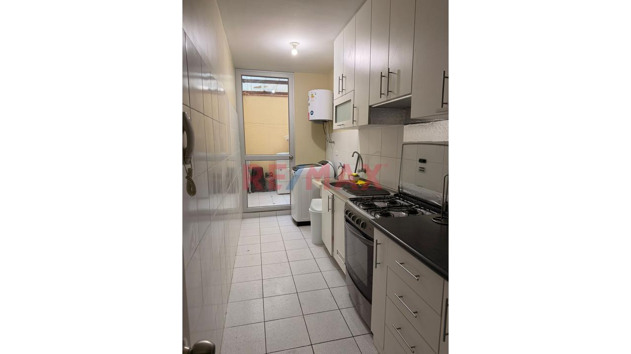 Departamento En Alquiler  En 1 Er Piso Con Cochera, Lavanderia  Y  Aire Acondicionad — foto 2