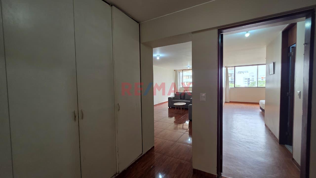 Amplio Departamento En Av. Pardo - Miraflores — foto 3
