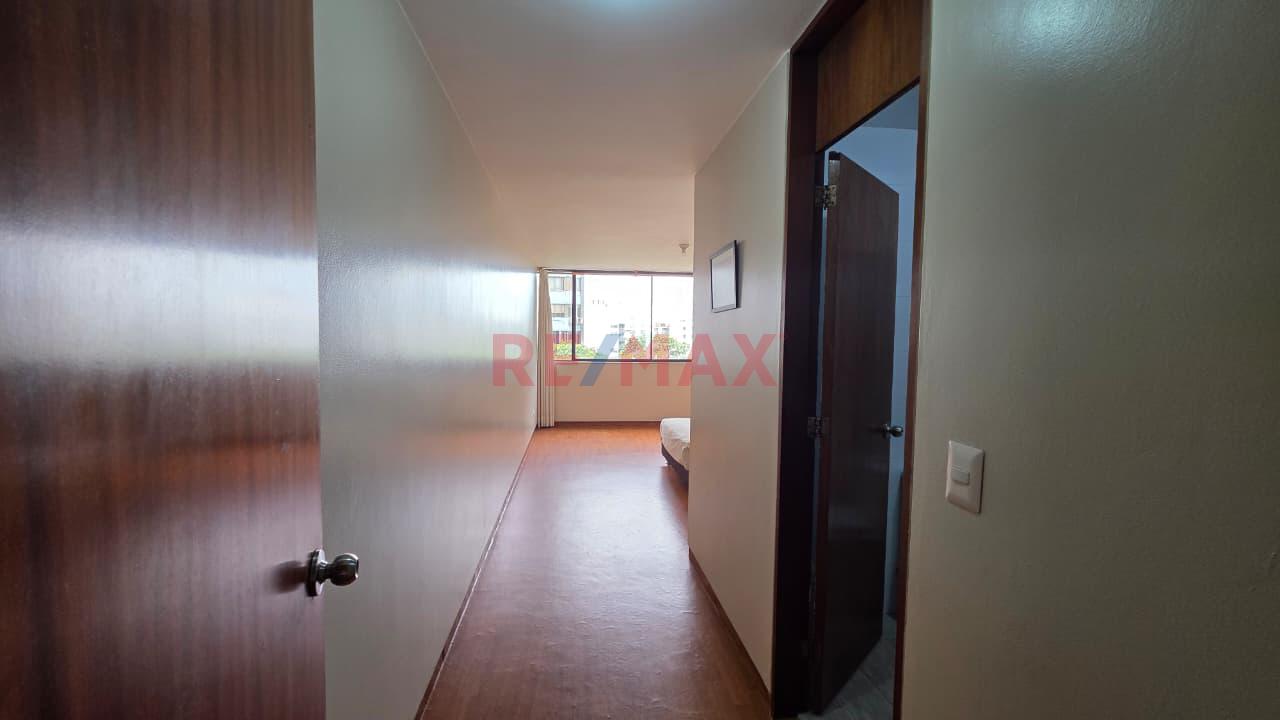 Amplio Departamento En Av. Pardo - Miraflores — foto 6