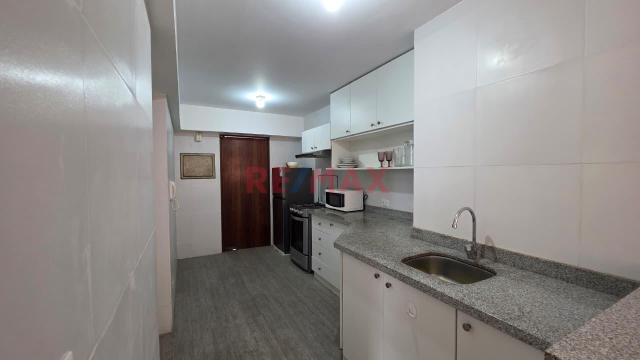 Amplio Departamento En Av. Pardo - Miraflores — foto 13