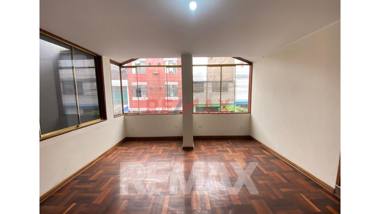 Edificio De 5 Pisos + Azotea En Zona Estratégica De Ate - 12
