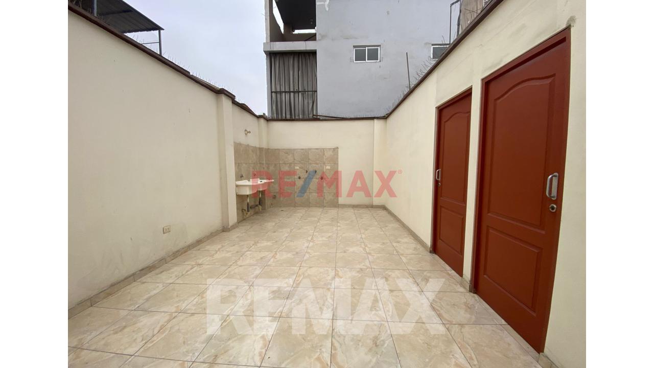 Edificio De 5 Pisos + Azotea En Zona Estratégica De Ate - 9