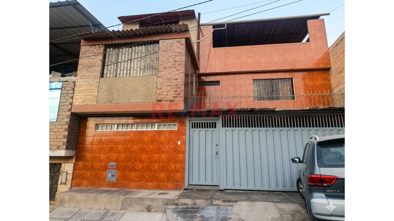 Casa En Venta En Villa María Del Triunfo En Nueva Esperanza