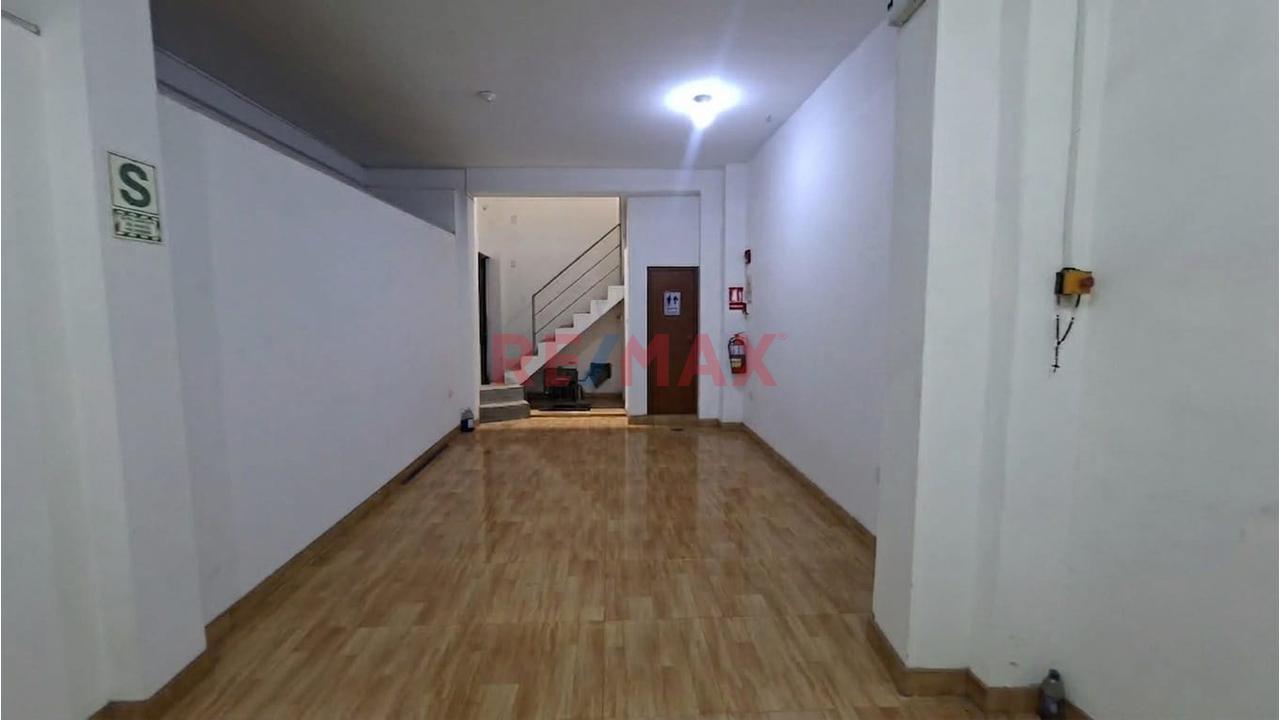 Alquiler De Local Comercial De 3 Niveles + Terraza En Huaral – Excelente Ubicación - 2