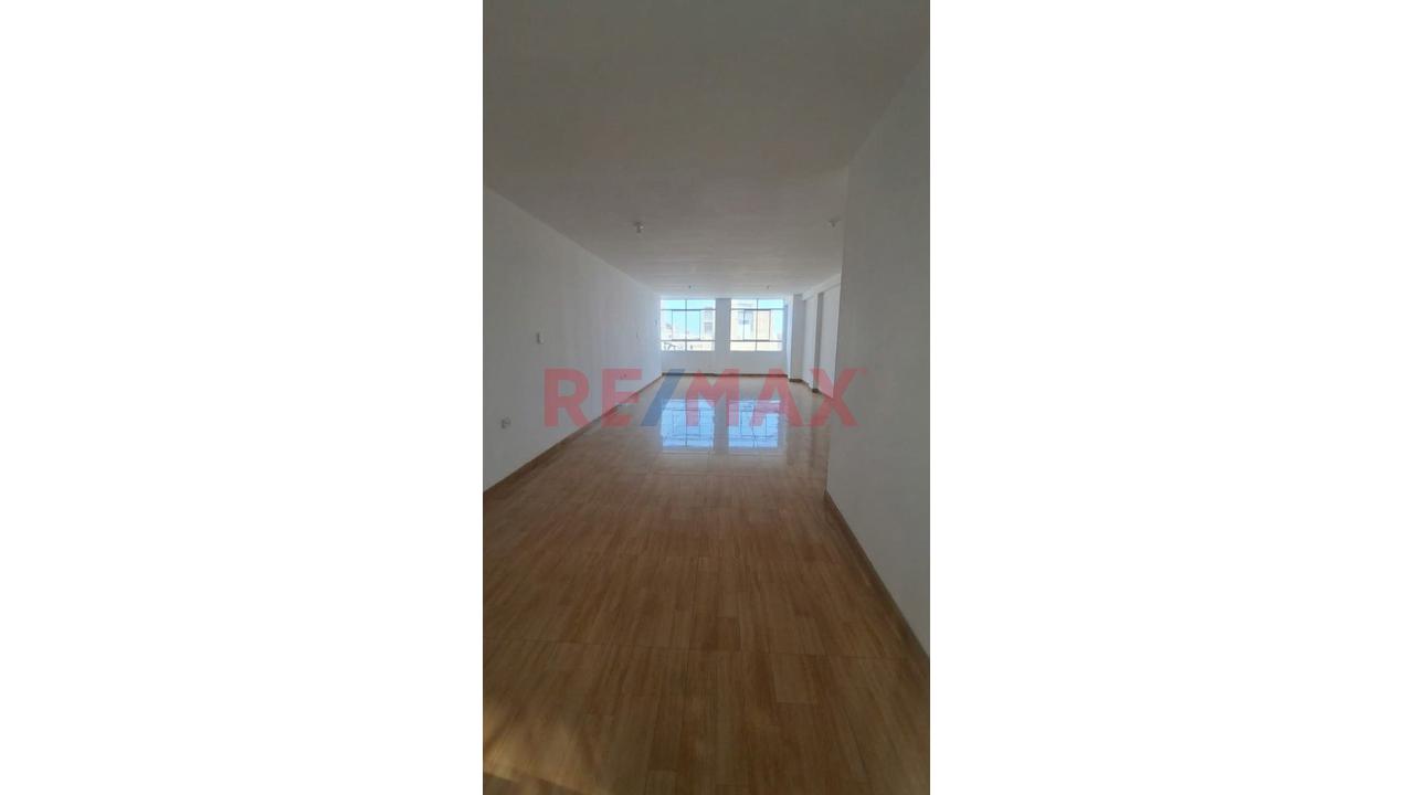 Alquiler De Local Comercial De 3 Niveles + Terraza En Huaral – Excelente Ubicación - 9