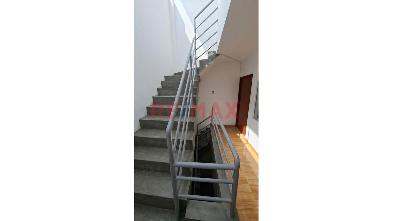 Alquiler De Local Comercial De 3 Niveles + Terraza En Huaral – Excelente Ubicación - 8