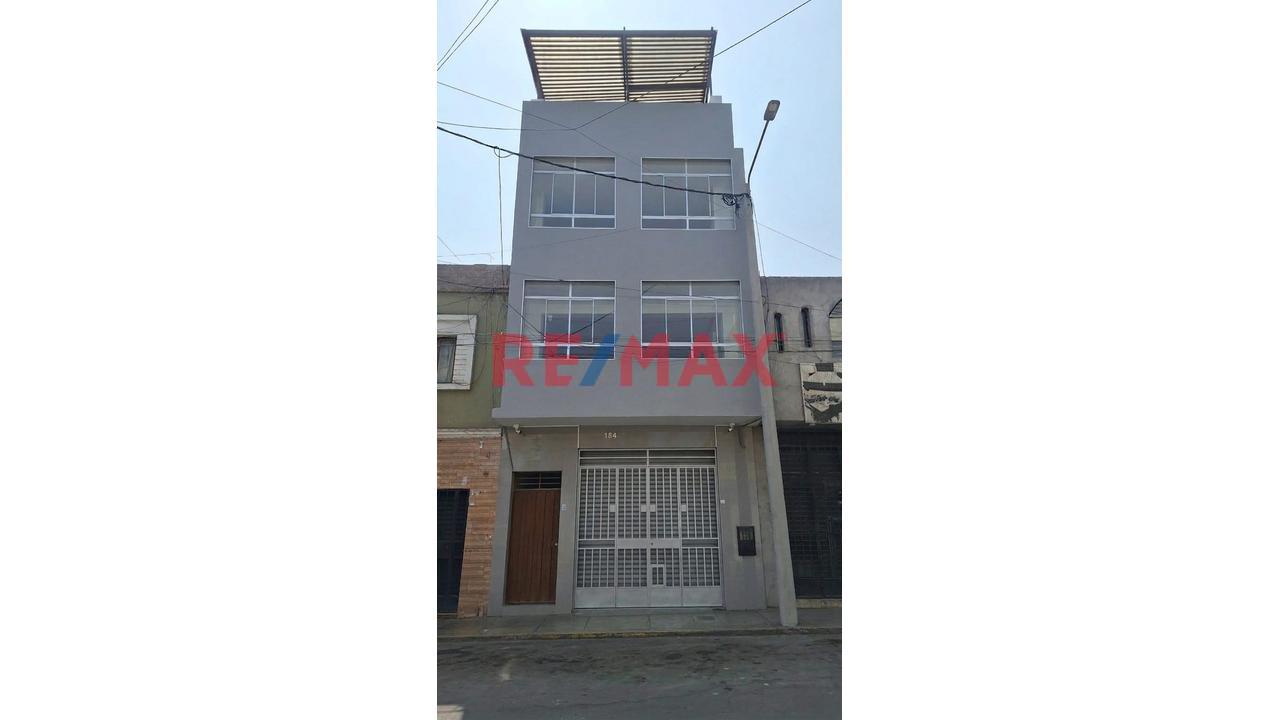 Alquiler De Local Comercial De 3 Niveles + Terraza En Huaral – Excelente Ubicación - 1