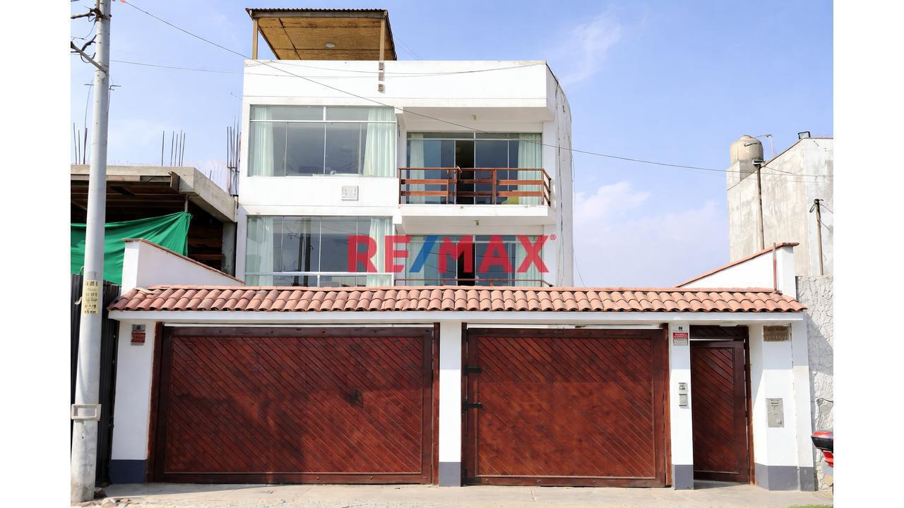 Casa En Venta De 350 M² En Los Pulpos, Lurín – Piscina, Vista Al Mar Y 4 Niveles - 1
