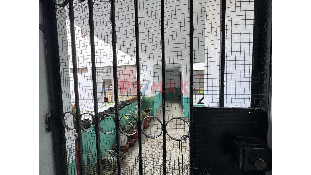 Local comercial de 1000 m² en Los Olivos — foto 2