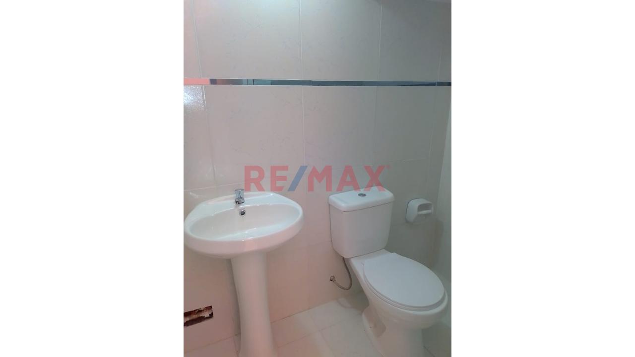 Local Comercial En Esquina Frente A Parque, Puede Servir Como Almacen, Oficinas O Tienda Comercial. - 10