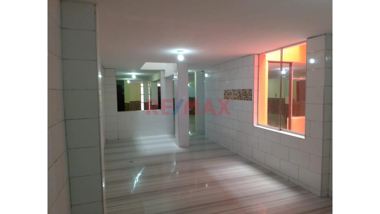 Local Comercial En Esquina Frente A Parque, Puede Servir Como Almacen, Oficinas O Tienda Comercial. - 5