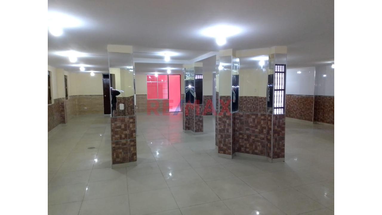 Local Comercial En Esquina Frente A Parque, Puede Servir Como Almacen, Oficinas O Tienda Comercial. - 2