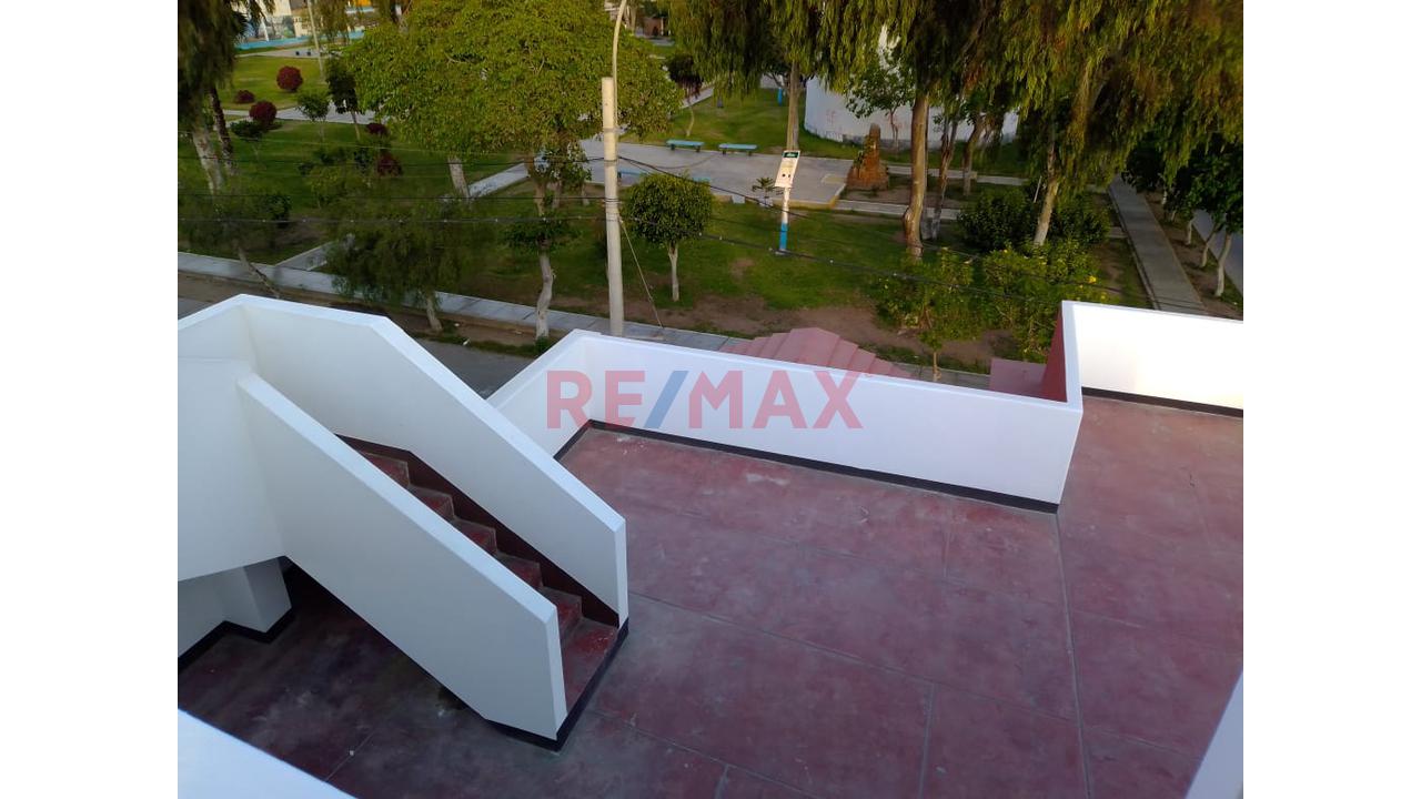 Local Comercial En Esquina Frente A Parque, Puede Servir Como Almacen, Oficinas O Tienda Comercial. - 13