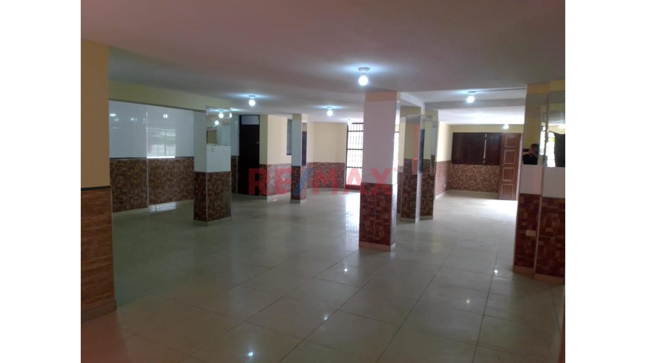 Local Comercial En Esquina Frente A Parque, Puede Servir Como Almacen, Oficinas O Tienda Comercial. - 3
