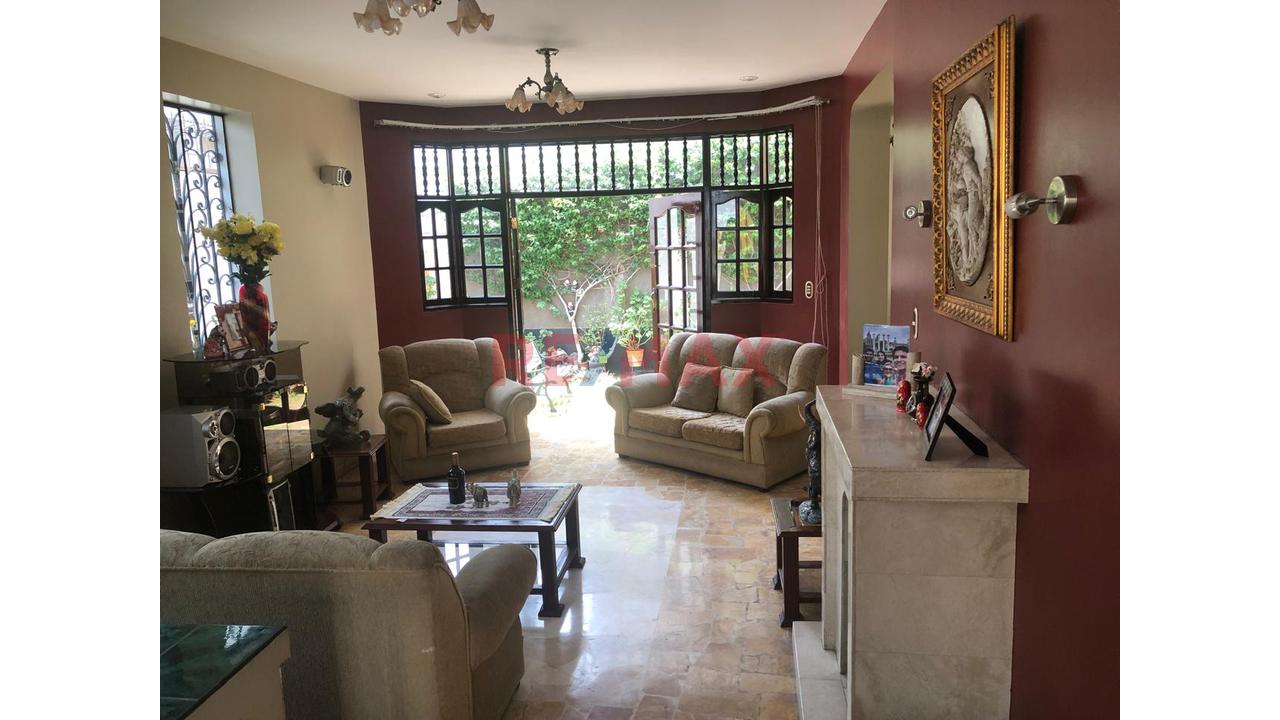 Venta De Hermosa Casa Con Doble Frente En Esquina - <4 Dormitorios En Urb La Capilla La Molina — foto 9