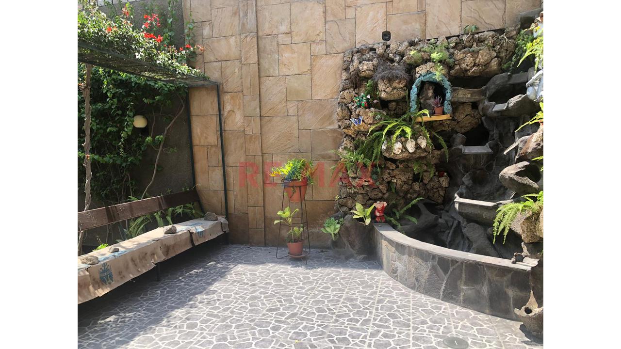 Venta De Hermosa Casa Con Doble Frente En Esquina - <4 Dormitorios En Urb La Capilla La Molina — foto 13