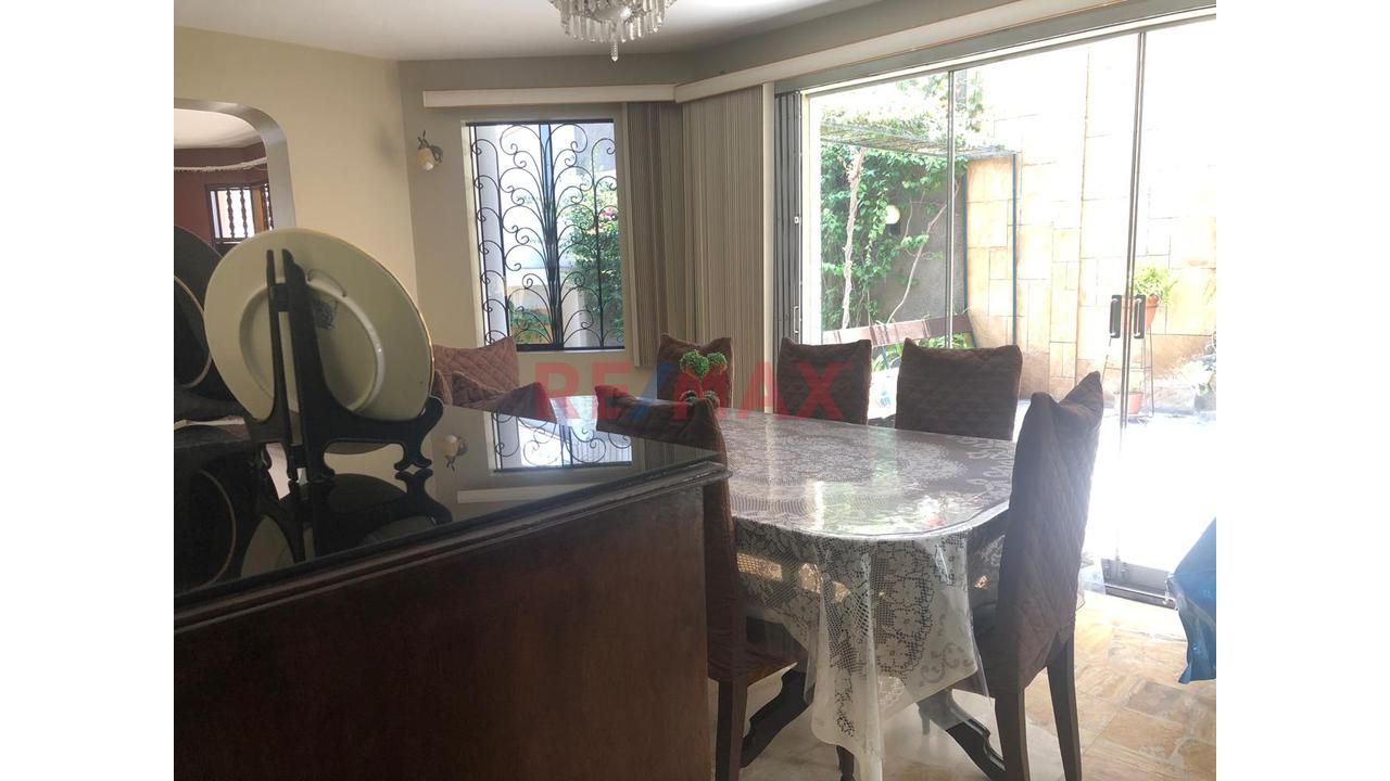 Venta De Hermosa Casa Con Doble Frente En Esquina - <4 Dormitorios En Urb La Capilla La Molina — foto 11