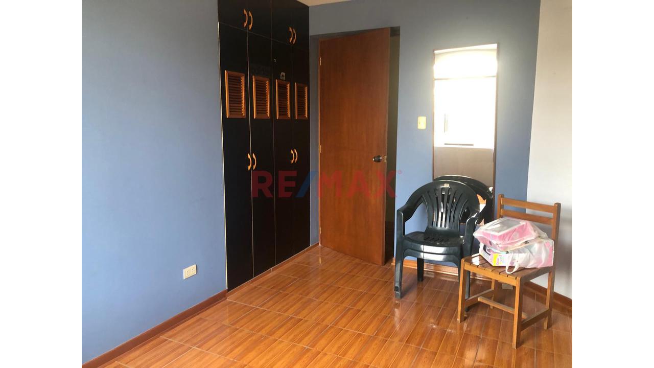 Venta De Hermosa Casa Con Doble Frente En Esquina - <4 Dormitorios En Urb La Capilla La Molina — foto 15