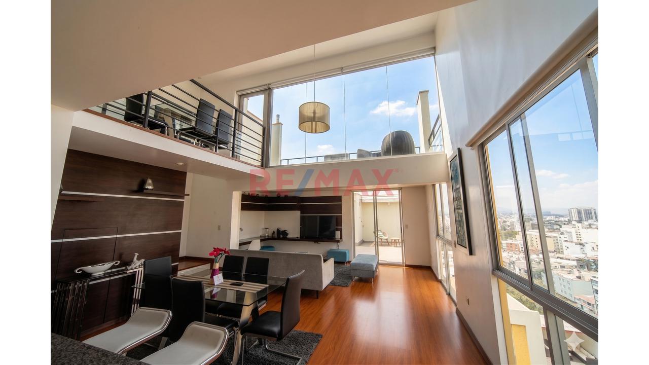Venta De Departamento Dúplex Con Terraza Soñada En Miraflores — foto 5