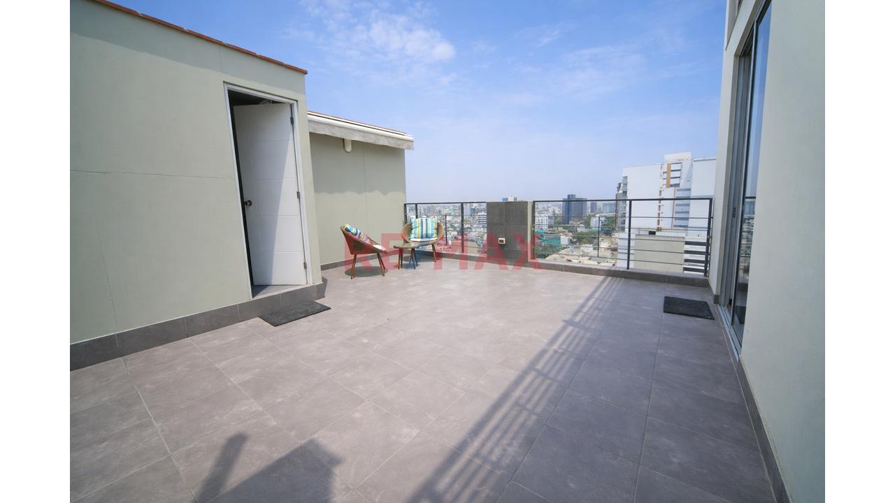Venta De Departamento Dúplex Con Terraza Soñada En Miraflores — foto 11