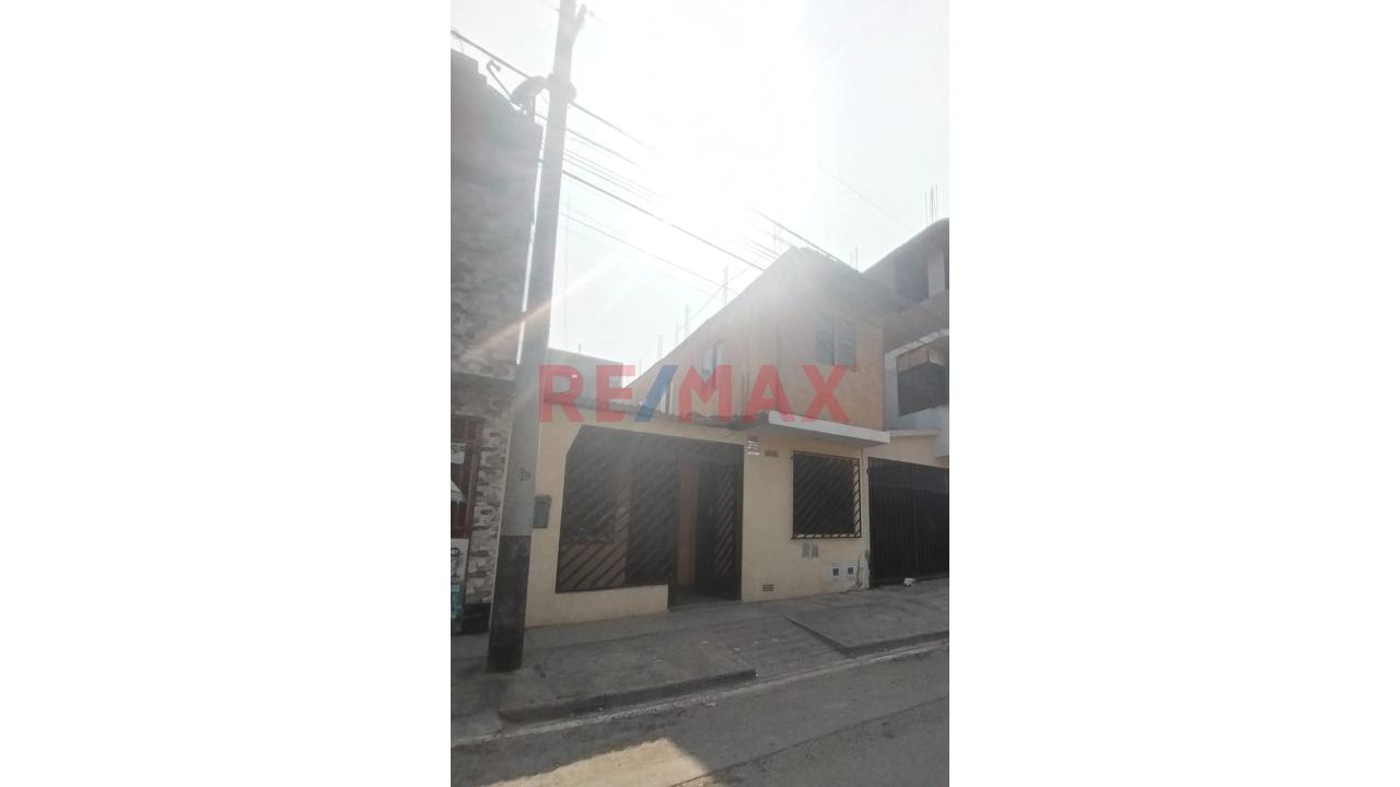 🏡 Venta De Casa Como Terreno 120 M² Frente A Parque – Puente Piedra — foto 3