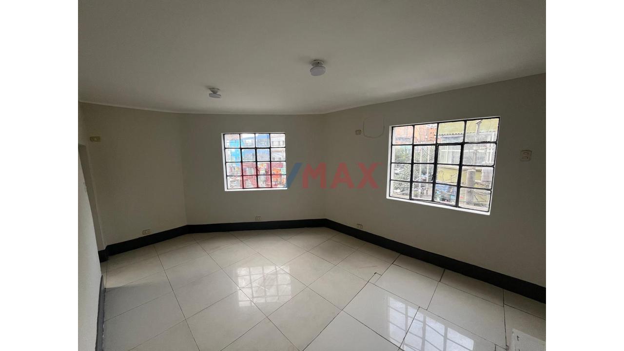 Vendo Ambiente Versatil En El Corazon De Gamarra ✨🏢 - 8