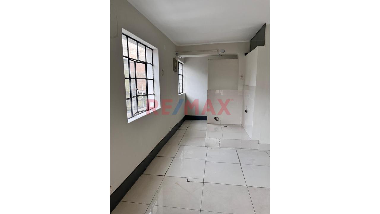 Vendo Ambiente Versatil En El Corazon De Gamarra ✨🏢 - 4