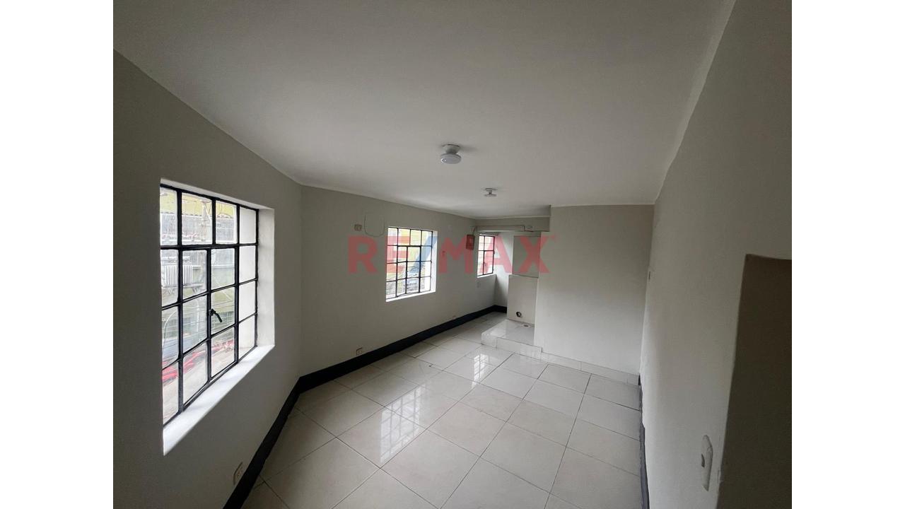 Vendo Ambiente Versatil En El Corazon De Gamarra ✨🏢 - 7