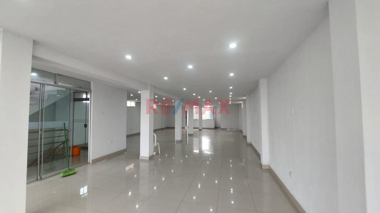 Alquiler De Amplio Local Comercial En Calle La Honradez Cerca Al Centro Civico Y Mercado Modelo De Pro — foto 3