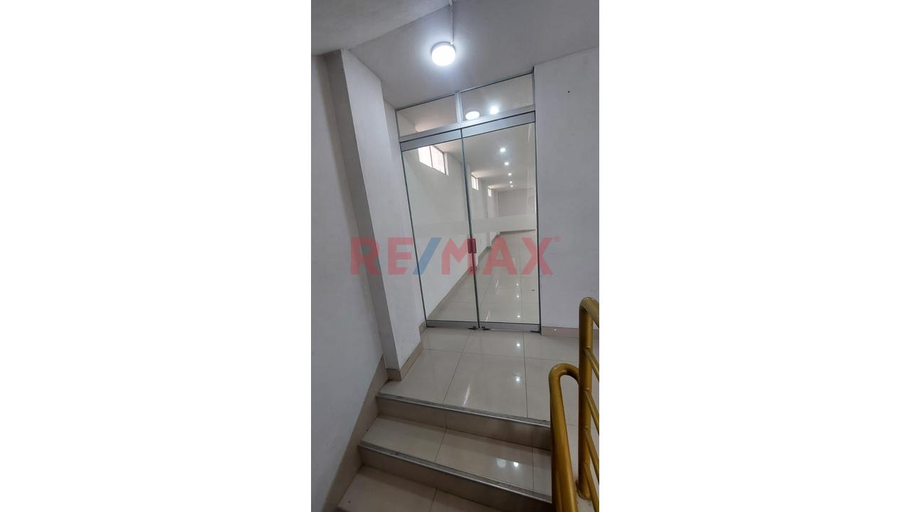Alquiler De Amplio Local Comercial En Calle La Honradez Cerca Al Centro Civico Y Mercado Modelo De Pro — foto 8