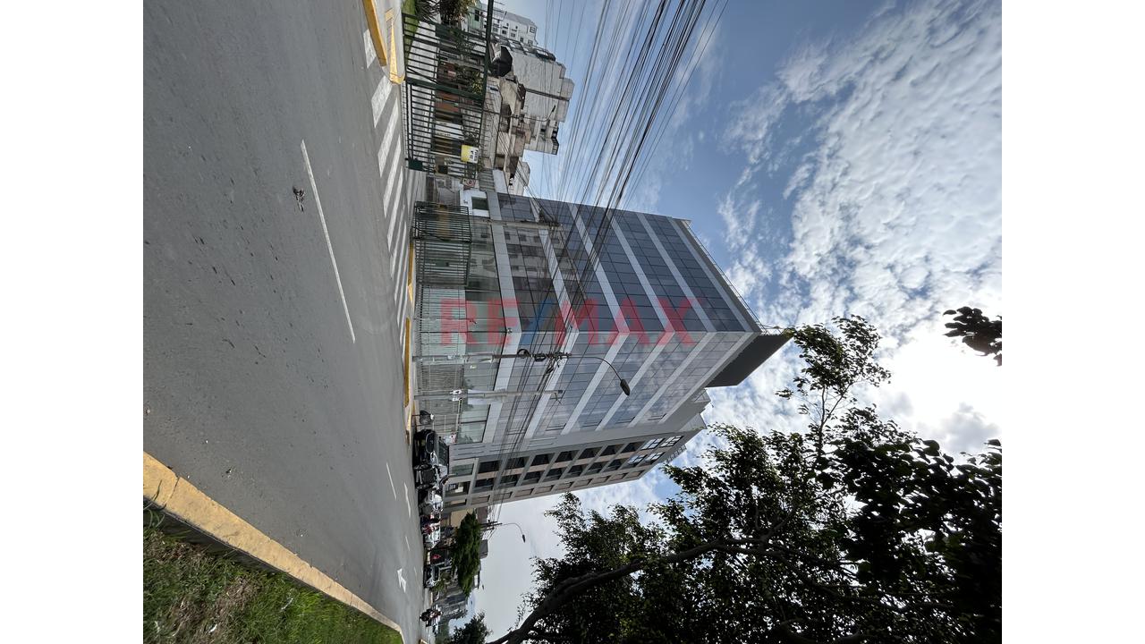 🏢 Edificio Corporativo En Alquiler – Ubicación Estratégica En Av. Circunvalación, Ate - 17