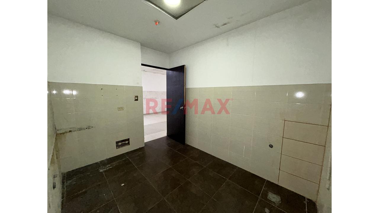 🏢 Edificio Corporativo En Alquiler – Ubicación Estratégica En Av. Circunvalación, Ate - 9