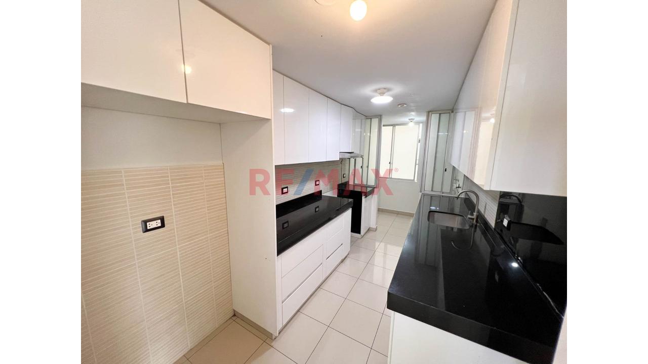 Venta Departamento Con Piscina 3Hab + Est En Surco Condominio Florencia — foto 3