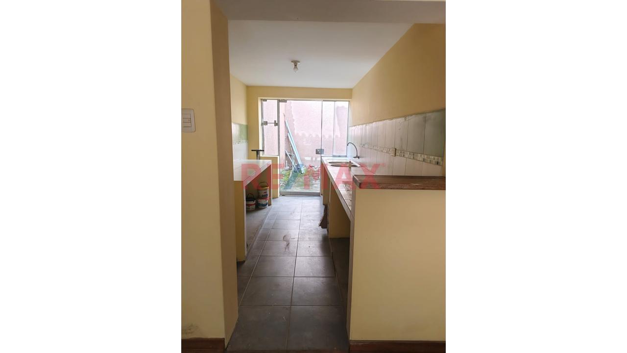 Casa De 3 Pisos En Venta ...Inversión Segura En Ubicación Estratégica - 2