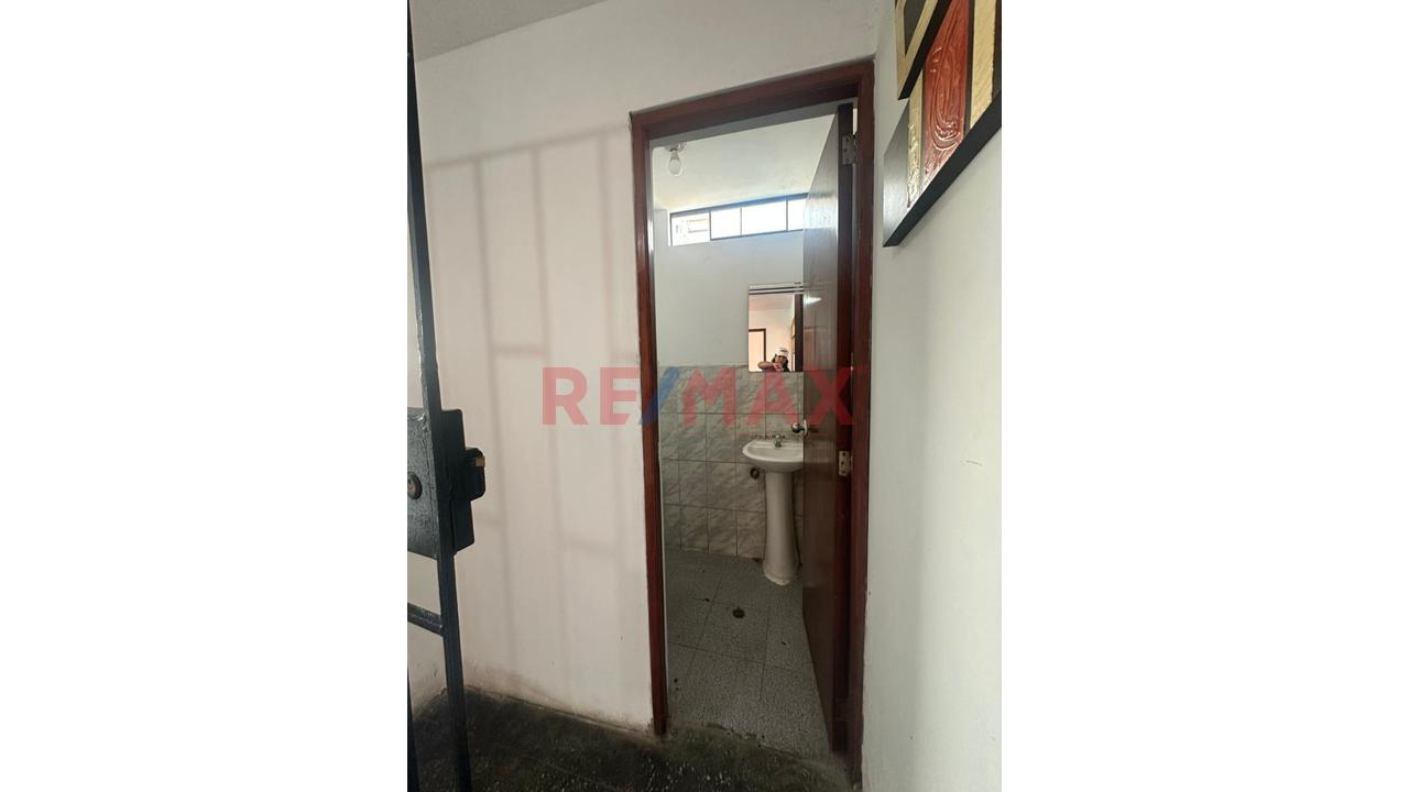 Alquiler De 2 Departamentos Para Oficinas – Av. Universitaria Con Tomas Valle — foto 5