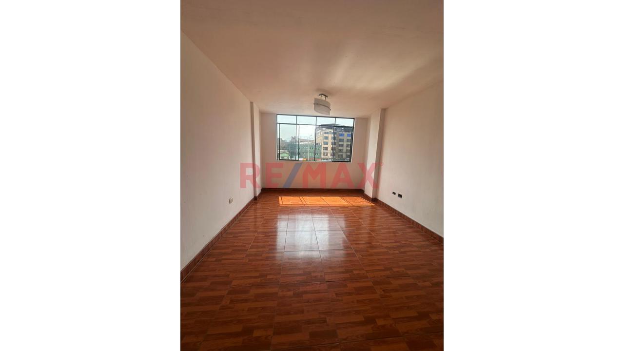 Alquiler De 2 Departamentos Para Oficinas – Av. Universitaria Con Tomas Valle — foto 7