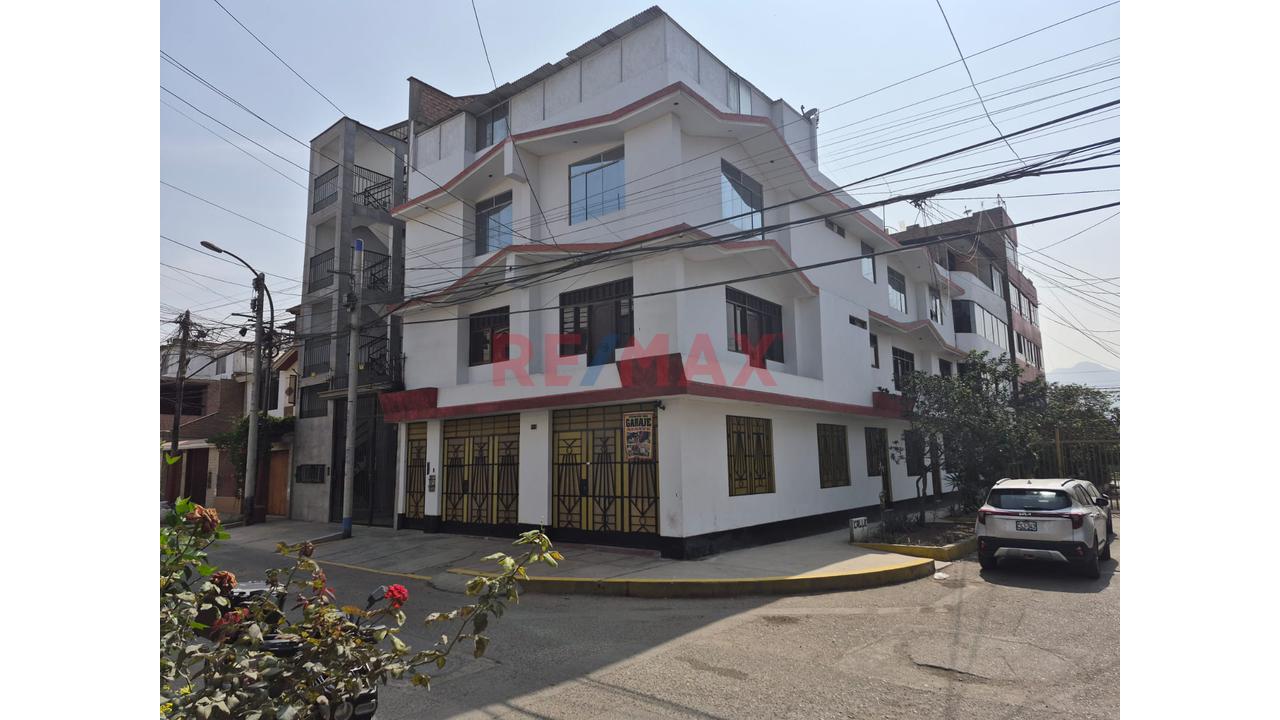Casa Comercial En Venta En Los Olivos En Esquina Cerca A Panamericana Norte — foto 4