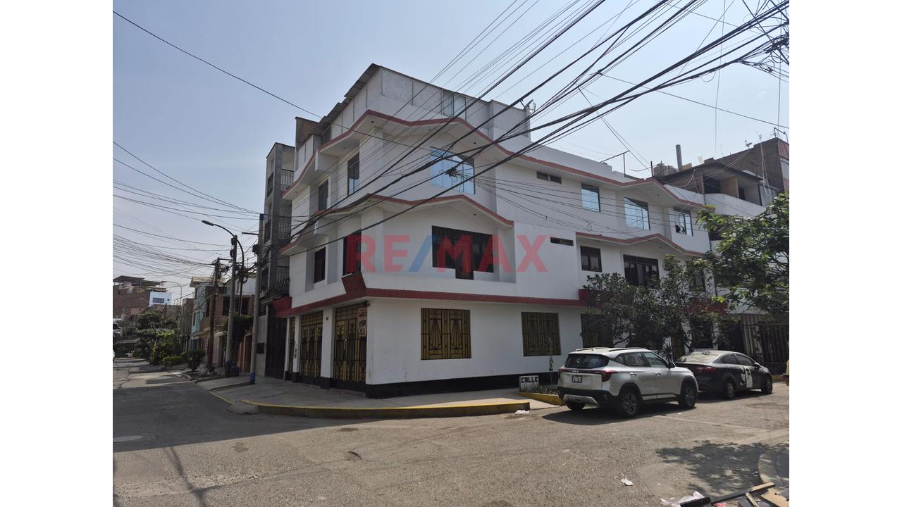 Casa Comercial En Venta En Los Olivos En Esquina Cerca A Panamericana Norte — foto 6