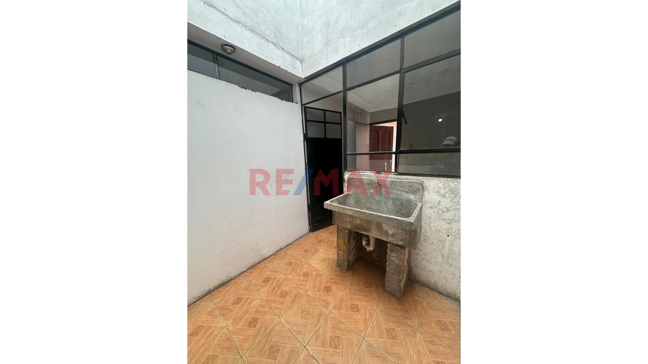 Alquiler De 2 Departamentos Para Oficina – Av. Universitaria, Smp Buena Ubicacion — foto 11