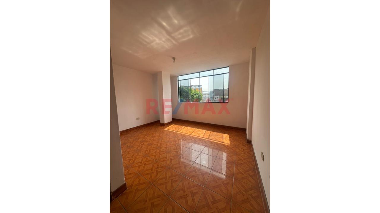 Alquiler De 2 Departamentos Para Oficina – Av. Universitaria, Smp Buena Ubicacion — foto 13