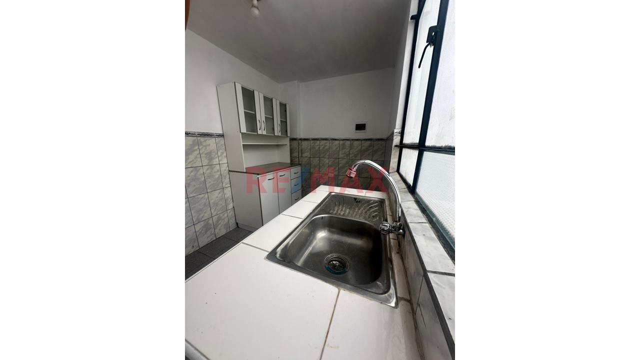 Alquiler De 2 Departamentos Para Oficina – Av. Universitaria, Smp Buena Ubicacion — foto 8