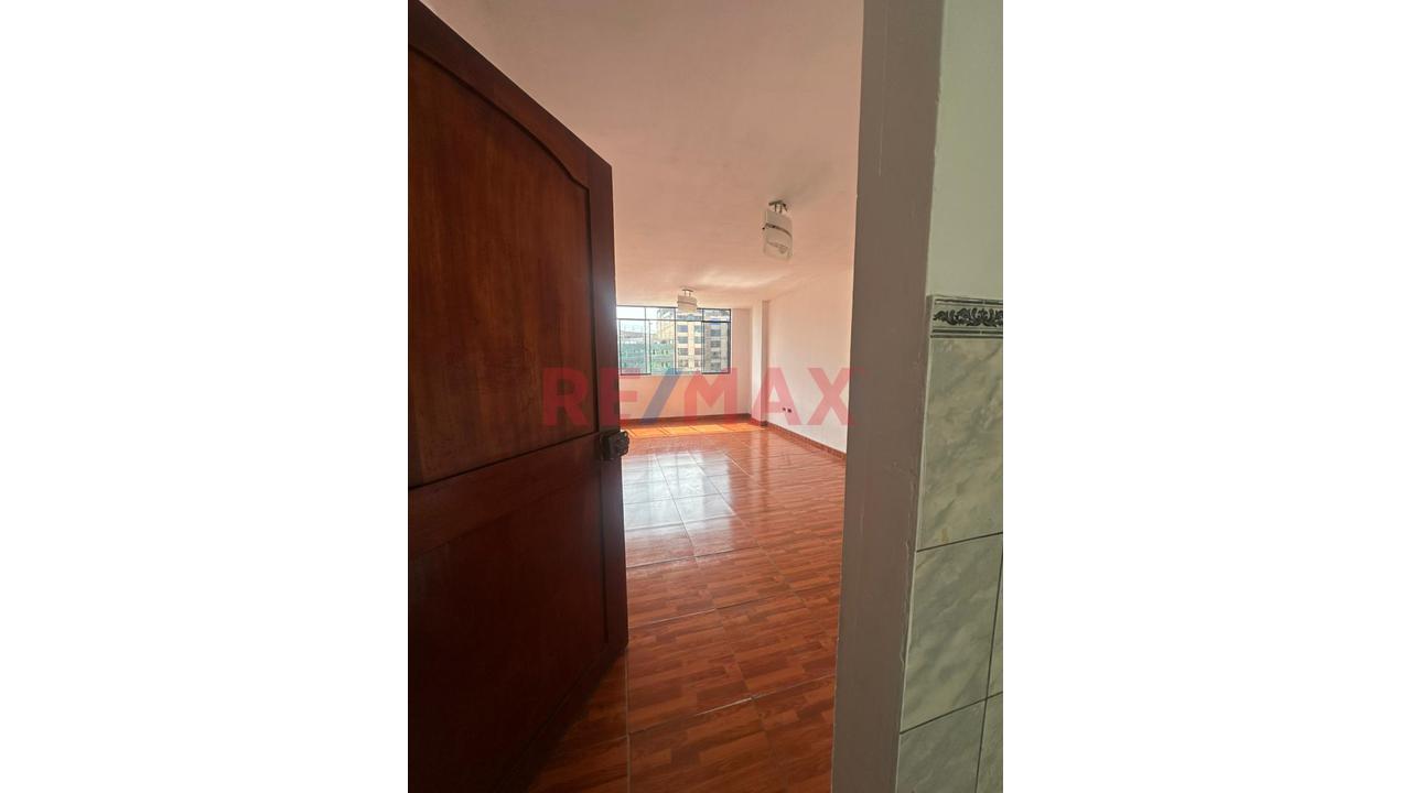 Alquiler De 2 Departamentos Para Oficina – Av. Universitaria, Smp Buena Ubicacion — foto 7