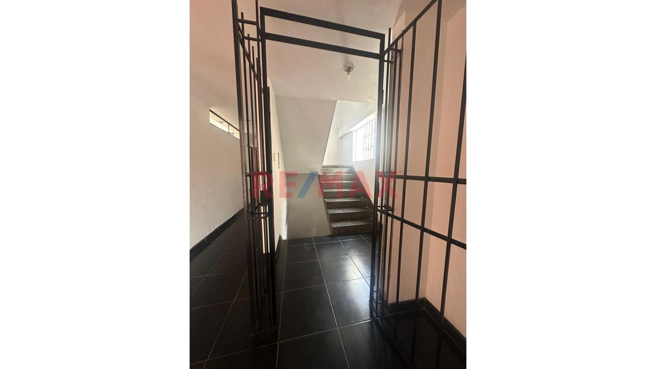 Alquiler De 2 Departamentos Para Oficina – Av. Universitaria, Smp Buena Ubicacion — foto 15