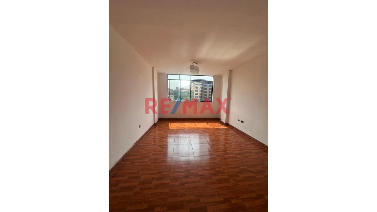 Alquiler De 2 Departamentos Para Oficina – Av. Universitaria, Smp Buena Ubicacion