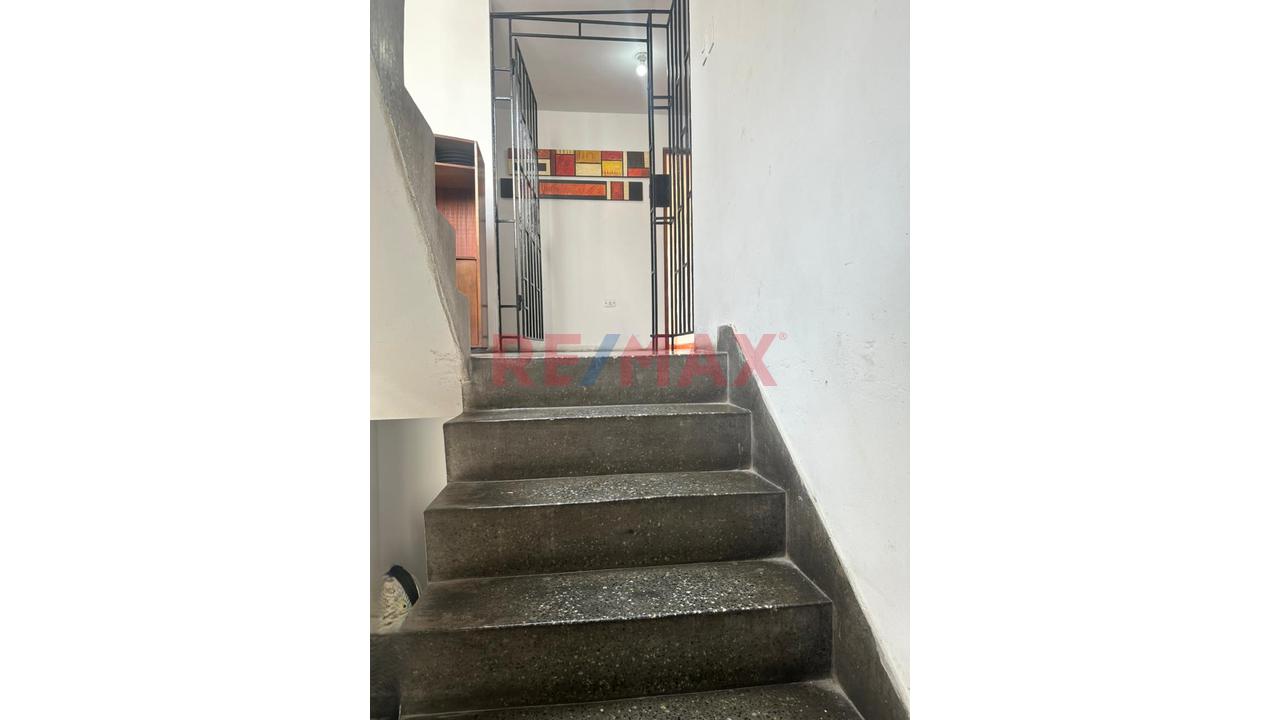 Alquiler De 2 Departamentos Para Oficina – Av. Universitaria, Smp Buena Ubicacion — foto 4