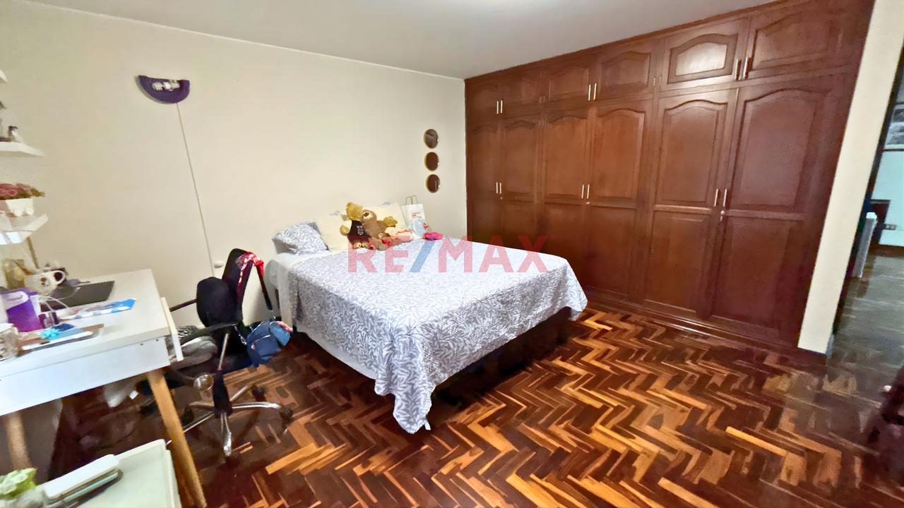 En Venta Amplia Casa De 4 Pisos En Ubicación Privilegiada Del Cercado De Lima — foto 5