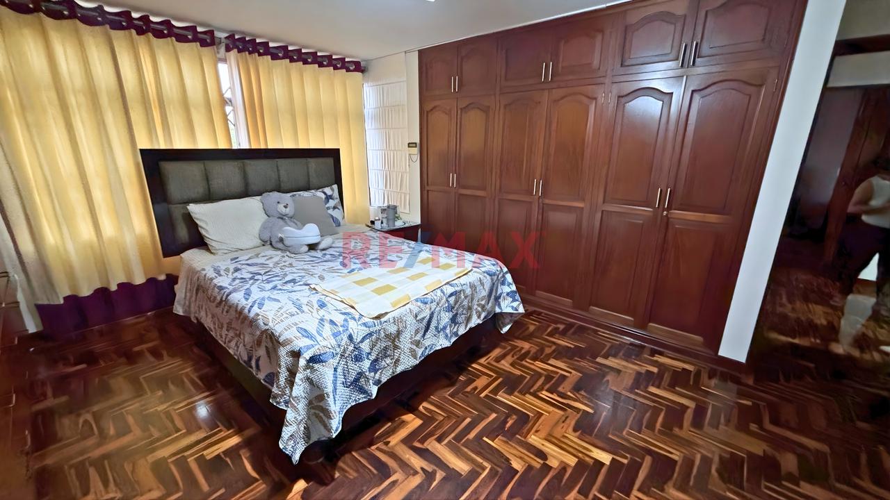 En Venta Amplia Casa De 4 Pisos En Ubicación Privilegiada Del Cercado De Lima — foto 7