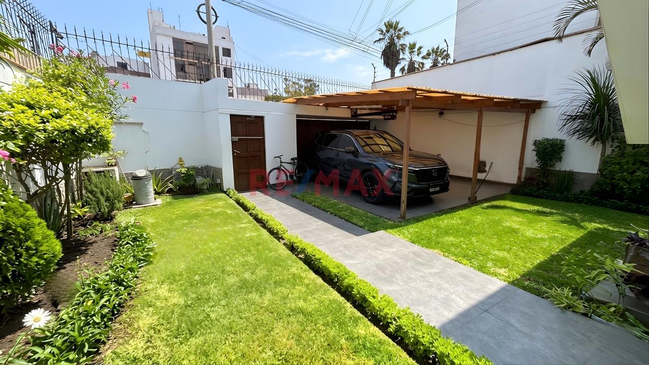 En Venta Amplia Casa De 4 Pisos En Ubicación Privilegiada Del Cercado De Lima — foto 12