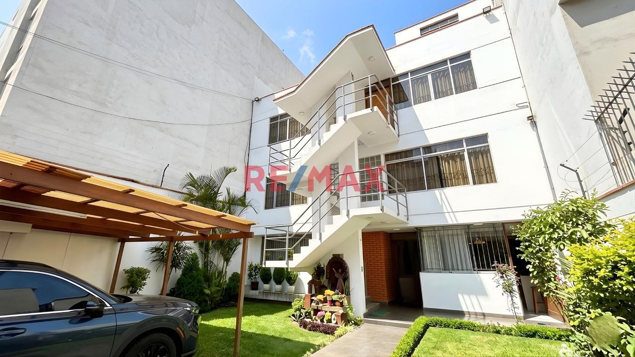 En Venta Amplia Casa De 4 Pisos En Ubicación Privilegiada Del Cercado De Lima